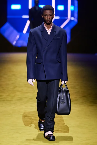 Look 12